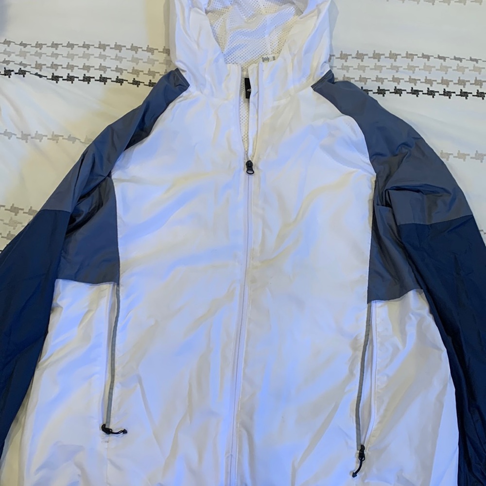 Lightweight sports jacket